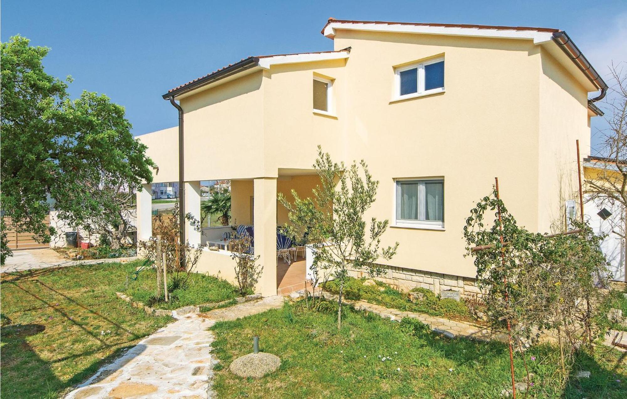 Awesome Apartment In Fazana With Wifi Εξωτερικό φωτογραφία